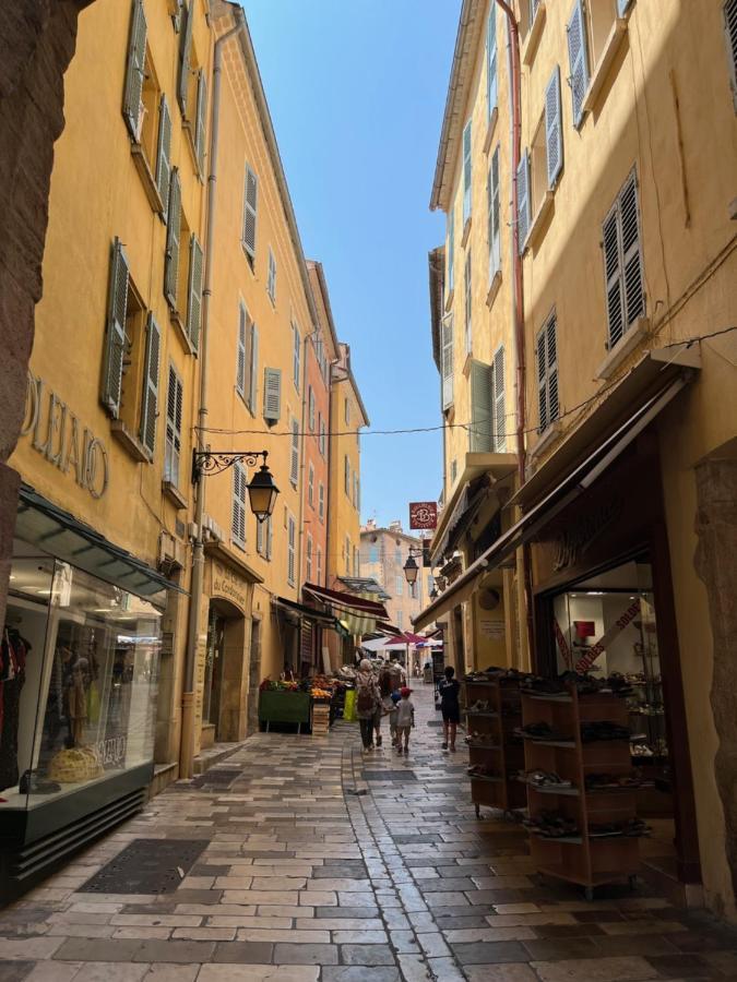 Studio Hyeres -Rue Pietonne Climatisation Lit 160 Tout Equipe - Sabrina Bagian luar foto